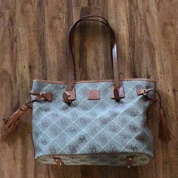 Dooney & Bourke Handbags - Dooney & Bourke signature shoulder handbag purse